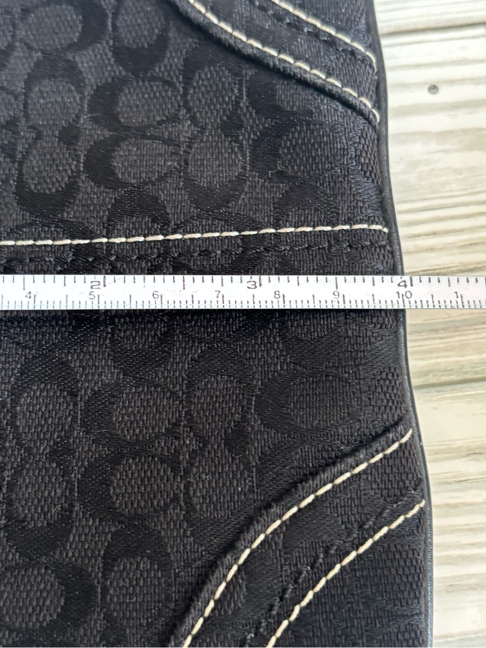 Coach signature canvas wristlet with white contrast stitching - Picture 8 of 8